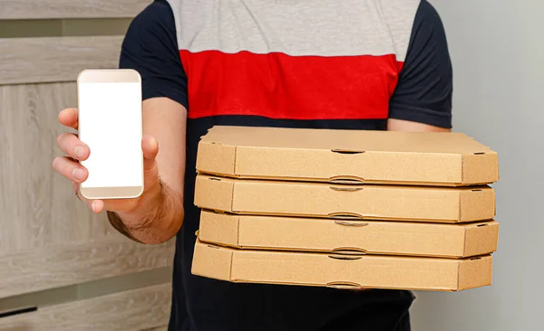 Man Delivery Service Holding Pizza Boxes Smartphone Mock Διατροφή Μέσω — Φωτογραφία Αρχείου