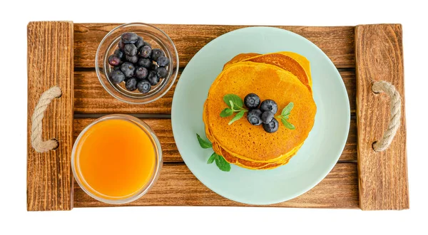 Delicioso Café Manhã Com Panquecas Mirtilos Suco Laranja Bandeja Madeira — Fotografia de Stock