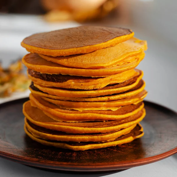 Setumpuk Pancake Lezat Piring Coklat Makanan Sehat Musim Gugur — Stok Foto