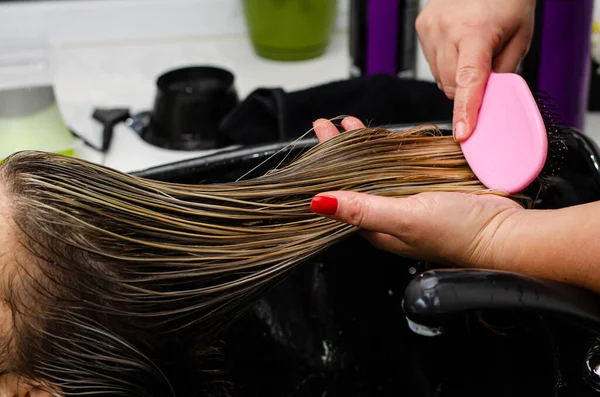 Hair Stylist Applying Hair Mask Combing Clients Wet Hair Brush — Stock Photo, Image