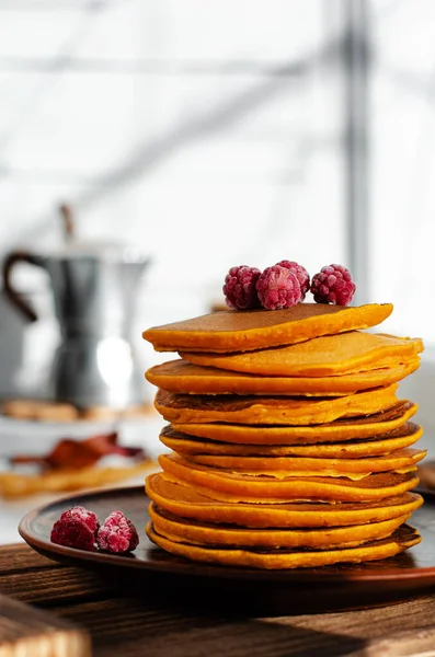 Setumpuk Pancake Labu Dengan Raspberry Makanan Vegetarian Sehat Untuk Sarapan — Stok Foto