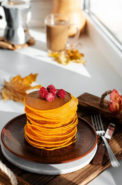 Setumpuk Pancake Labu Dengan Raspberry Makanan Vegetarian Sehat Untuk Sarapan — Stok Foto