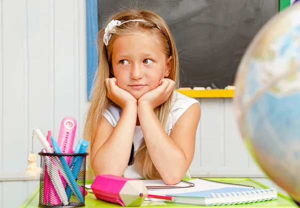 Linda Menina Pré Escolar Caucasiana Entediada Lição Conceito Educação — Fotografia de Stock