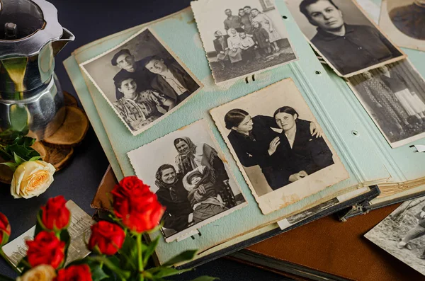 Cherkasy Ukrainian December 2019 Vintage Photo Album Family Photos 生命价值和世代概念 — 图库照片