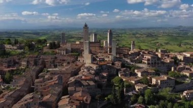 İtalya, Toskana, Val d 'Elsa. Bir Unesco Dünya Mirası Alanı olan San Gimignano ortaçağ köyünün hava manzarası.