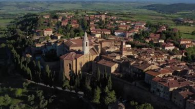 İtalya, Toskana, Val d 'Orcia, Siena Eyaleti, Pienza üzerinde hava manzarası