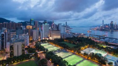 Yüksek manzara, Victoria Parkı ve Hong Kong Adası Merkez Bölgesi, Hong Kong, Çin - zaman aşımı