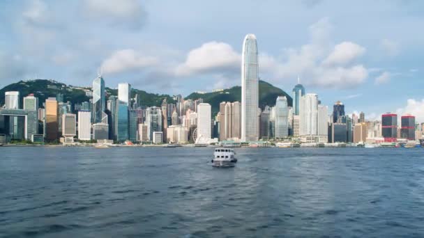 香港港 香港島とビクトリアピーク 中国の中央地区の忙しい香港港全体の高架ビュー — ストック動画