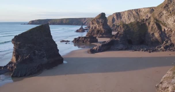 Birleşik Krallık Cornwall Engebeli Cornish Sahil Şeridi Bedruthan Basamakları Ndaki — Stok video