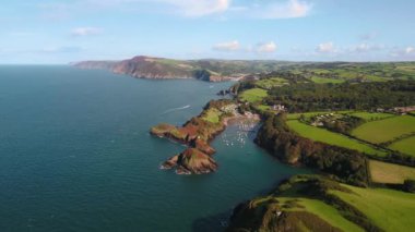 Birleşik Krallık, Devon, Kuzey Devon Sahili, Ilfracombe yakınlarındaki Watermouth Körfezi kıyı manzarası