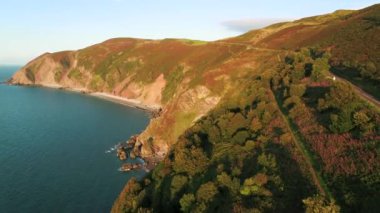 İngiltere, Devon, Exmoor Ulusal Parkı, Countisbury Hill ve Foreland Point 'in aşağısında Sillery Sands