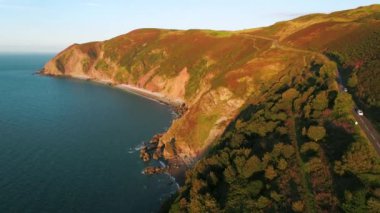 İngiltere, Devon, Exmoor Ulusal Parkı, Countisbury Hill ve Foreland Point 'in aşağısında Sillery Sands