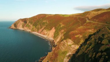 İngiltere, Devon, Exmoor Ulusal Parkı, Countisbury Hill ve Foreland Point 'in aşağısında Sillery Sands