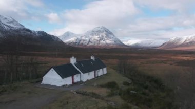 Birleşik Krallık, İskoçya, İskoçya Bölgesi, Batı Highlands, Glencoe (Glen Coe), Rannoch Moor, Blackrock Kulübesi