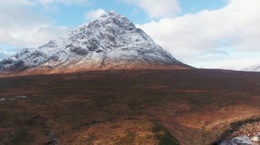 Birleşik Krallık, İskoçya, Batı Highlands, Glencoe (Glen Coe), Rannoch Moor, Buachaille Etive Mor ve Coupall Nehri