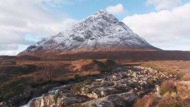 Birleşik Krallık, İskoçya, Batı Highlands, Glencoe (Glen Coe), Rannoch Moor, Buachaille Etive Mor ve Coupall Nehri