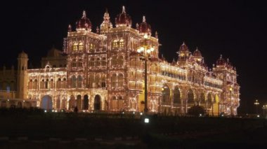 Jan 2018, Hindistan, Karnataka, Mysore, Şehir Sarayı, gece aydınlandı.