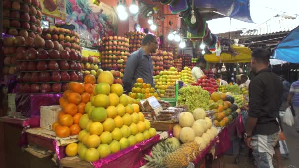 Jan 2018 Índia Karnataka Mysore Mercado Flores Devaraja Barracas Frutas — Vídeo de Stock