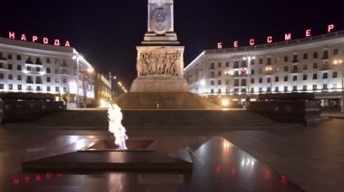 Minsk, Belarus - CIRCA 2018: Zafer Meydanı ve Zafer için granit anıt, Independence Avenue