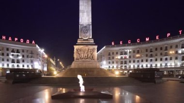 Minsk, Belarus - CIRCA 2018: Zafer Meydanı ve Zafer için granit anıt, Independence Avenue