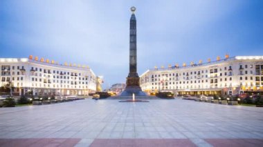 Minsk, Belarus - CIRCA 2018: Zafer Meydanı ve Zafer için granit anıt, Independence Avenue