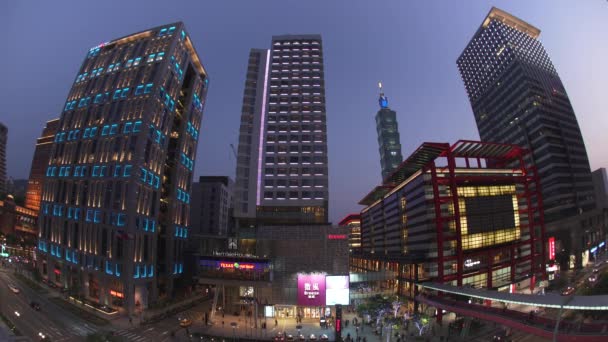 Taiwan Taipei Traffic Taipei 101 Een Druk Kruispunt Het Centrum — Stockvideo