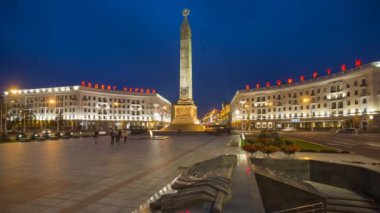 Minsk, Belarus - CIRCA 2018: Zafer Meydanı ve Zafer için granit anıt, Independence Avenue
