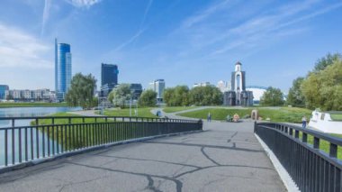 Central Minsk şehrinin ufuk çizgisi, Trinity bölgesi ve Svishlach nehri, Belarus - zaman aşımı