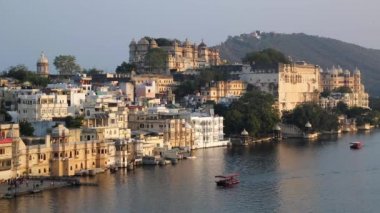Udaipur 'daki Pichola Gölü, Rajasthan, Hindistan