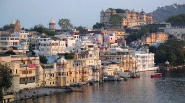 Udaipur 'daki Pichola Gölü, Rajasthan, Hindistan