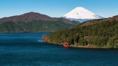 Fuji Dağı arkasında Ashinoko Gölü, Fuji-Hakone-Izu Ulusal Parkı, Hakone, Shizuoka, Honshu, Japonya