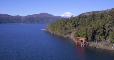 Fuji Dağı arkasında Ashinoko Gölü, Fuji-Hakone-Izu Ulusal Parkı, Hakone, Shizuoka, Honshu, Japonya