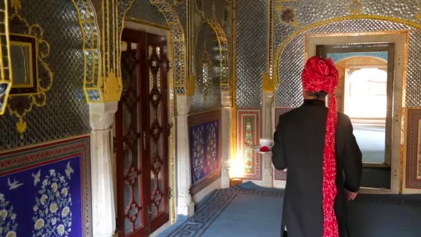 India Rajasthan Jaipur Samode Palace Cameriere Che Trasporta Vassoio Del — Video Stock