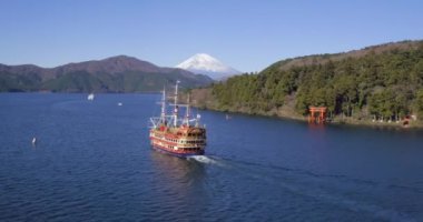 Fuji Dağı arkasında Ashinoko Gölü, Fuji-Hakone-Izu Ulusal Parkı, Hakone, Shizuoka, Honshu, Japonya