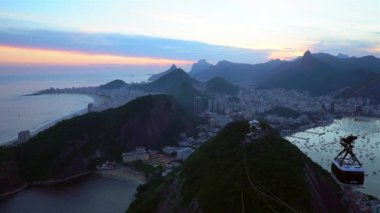 Pao Acucar veya Sugar Somun Dağı ve Botafogo Körfezi, Rio de Janeiro, Brezilya, Güney Amerika - 4K zaman aşımı