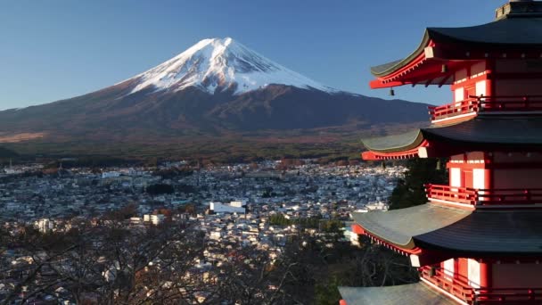 Snöiga Berget Fuji Och Chureito Pagoda Vid Arakura Yama Sengen — Stockvideo