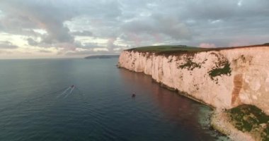 Dorset kıyısındaki Old Harry Kayaları yakınlarındaki tebeşir kayalıkları, Purbeck Adası, Dorset, Birleşik Krallık
