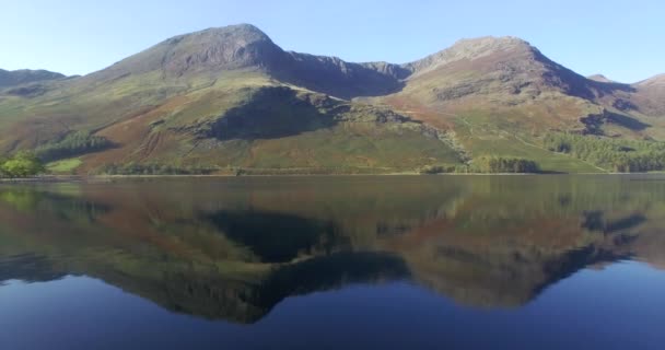 Lake Buttermere Pijnbomen Toppen Van High Crags Lake District National — Stockvideo