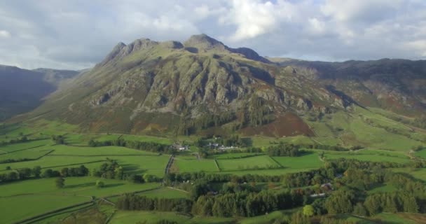 Great Langdale Och Langdale Pikes Från Side Pike Lake District — Stockvideo