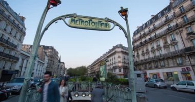 Art deco Metropolitain (Metro) tabelası, Paris, Fransa, Avrupa - zaman aşımı