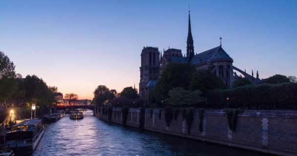 Catedral Notre Dame Río Sena París Francia Europa Time Lapse — Vídeos de Stock