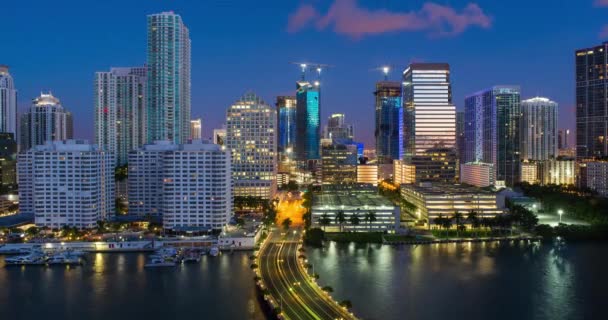 Kilátás Brickell Key Egy Kis Sziget Borított Apartman Tornyok Felé — Stock videók