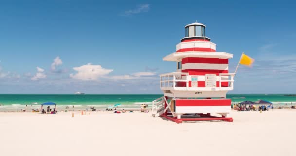 Art Deco Styl Lifeguard Hut South Beach Ocean Drive Miami — Stock video