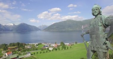 Frithiof 'un bronz heykeli, Vangsnes, Sognefjord, Sogn og Fjordane, Norveç
