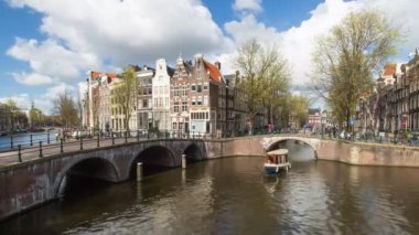 Hollanda, Amsterdam, Keizersgracht ve Leidesegracht kanalları ve tipik Amsterdam tarzı evler