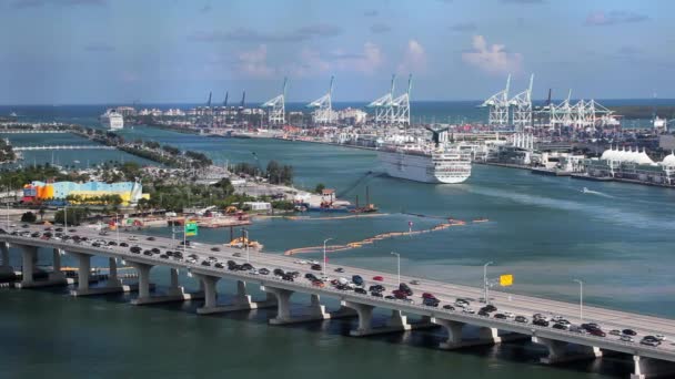 Vista Elevada Sobre Calzada Mac Arthur Puerto Miami Capital Mundial — Vídeos de Stock