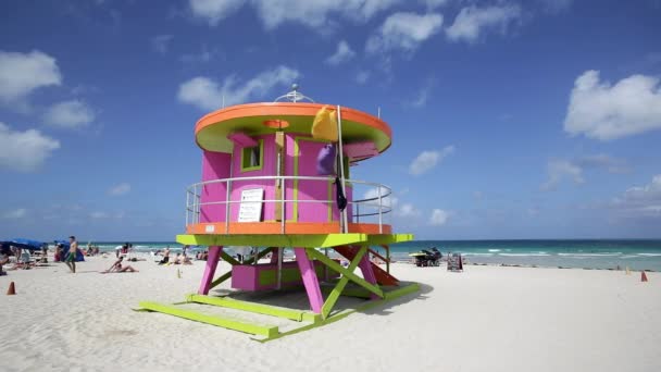 Хижина Lifeguard Стиле Деко South Beach Ocean Drive Miami Beach — стоковое видео