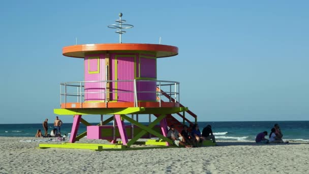 Art Deco Stil Livräddarstuga South Beach Ocean Drive Miami Beach — Stockvideo