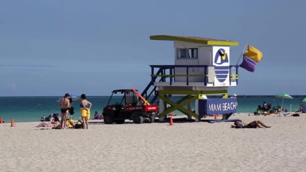 Art Deco Stílusú Életmentő Kunyhó South Beach Ocean Drive Miami — Stock videók