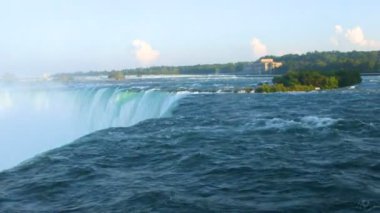 Niagara Şelalesi doğal görünümünü 